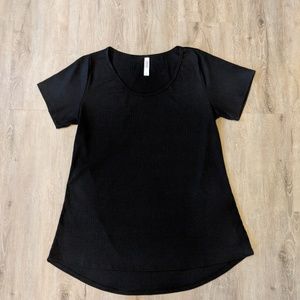 Size Medium LulaRoe Classic T Shirt